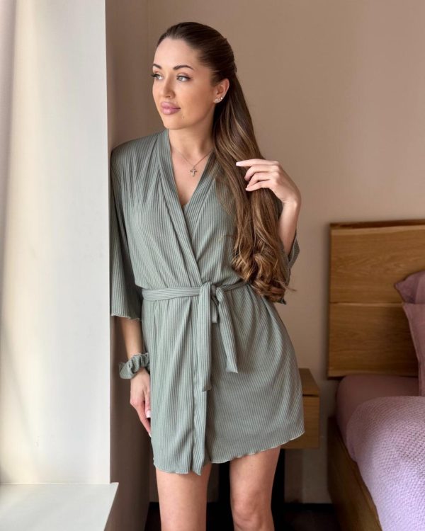 Женский халат рубчик Халатик на запах, расклёшенный рукав три четверти, приталенный. Ткань имеет выв.. Халат женский рубчик Оливковый 3XL - Халаты от Maybel